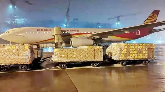 �д�������һ�����׷ɣ�����ֱ���׶أ�