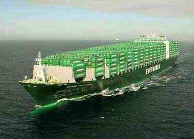 青岛国际物流公司自营车辆二十部,另有挂靠车辆十多部,所有车辆手续齐全